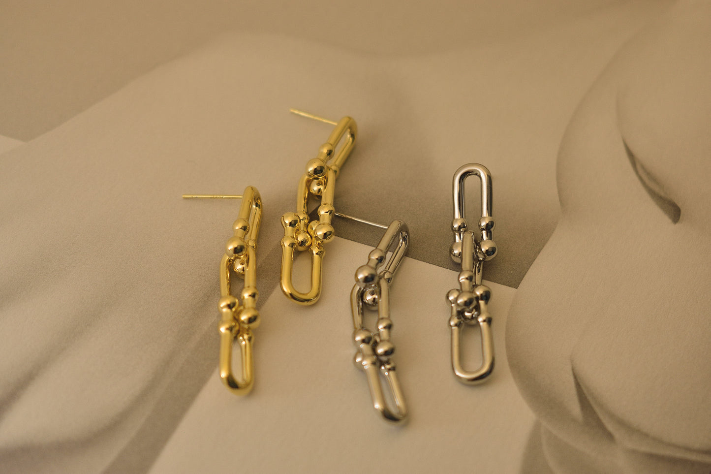 Needle Design Niche U-Shaped Chain Earrings